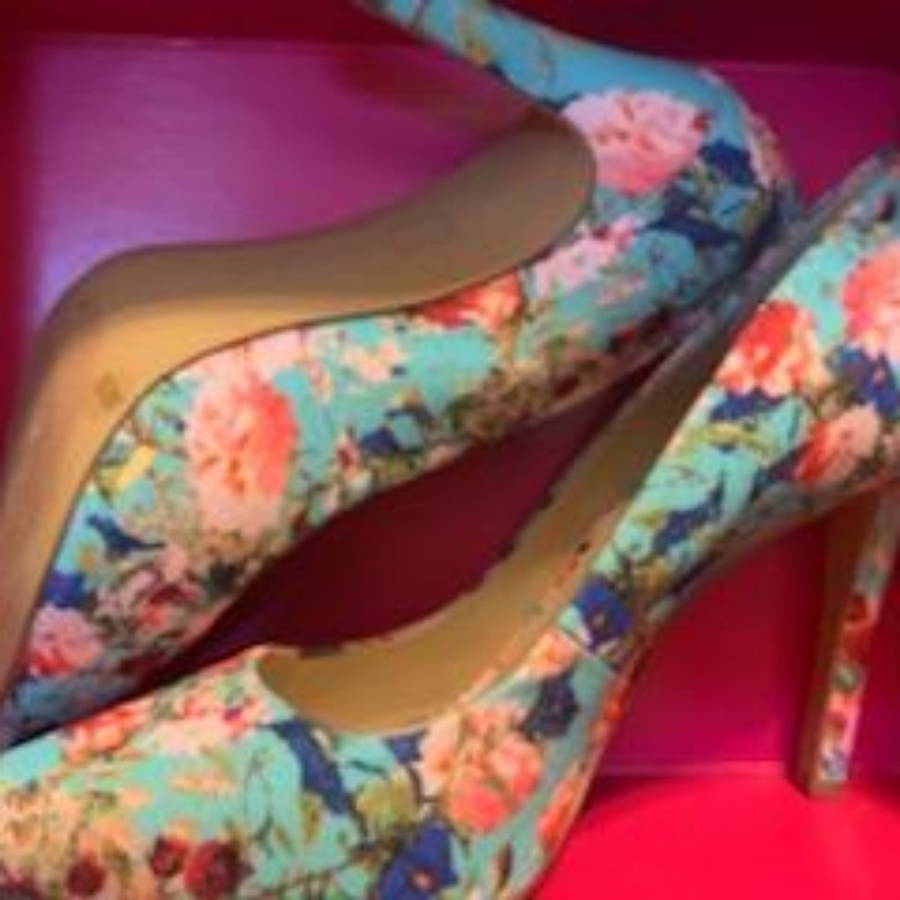 Vince Camuto Size 9 Turquoise Multi